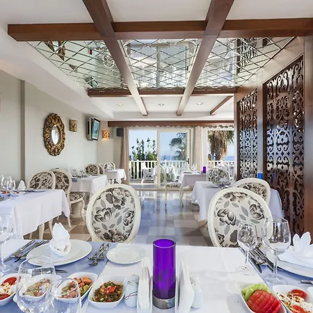Hotel Bella &