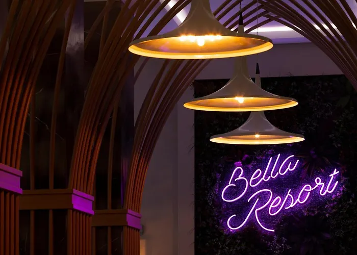 Hotel Bella &