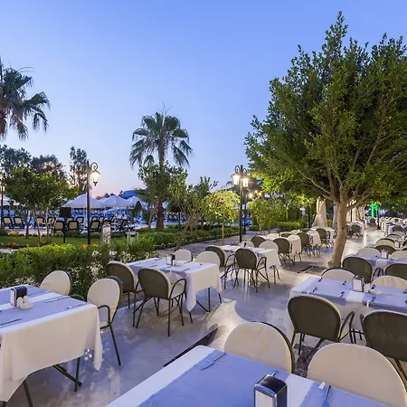 Hotel Bella &
